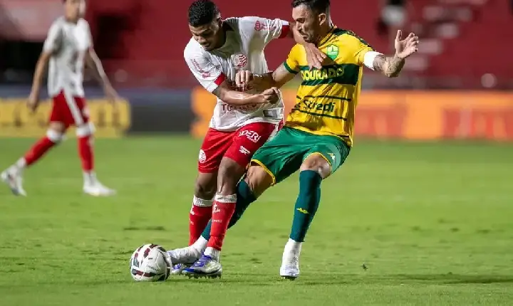 Náutico vence o Cuiabá e dorme líder da Série B - Confira os resultados da sexta-feira