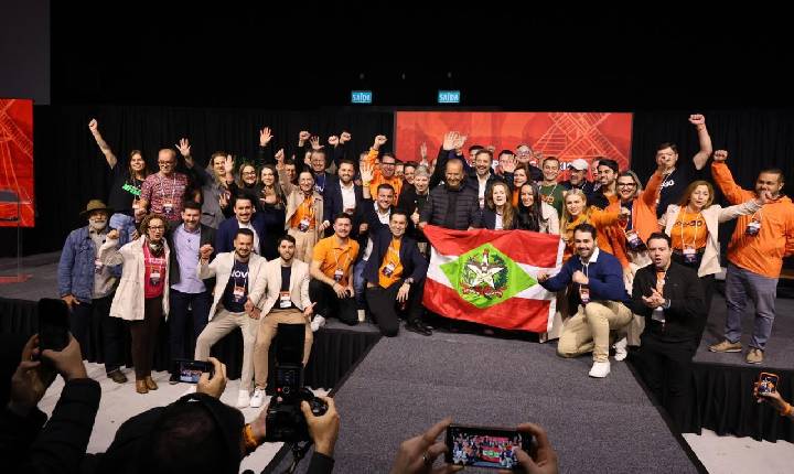 NOVO SC lança pré-candidatura de Adriano Silva e apresenta nominata para 2026 durante 7º Encontro Estadual em Joinville