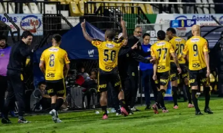 Novorizontino vence o líder Vila Nova e dorme na vice-liderança da Série B - Confira os resultados desta sexta-feira