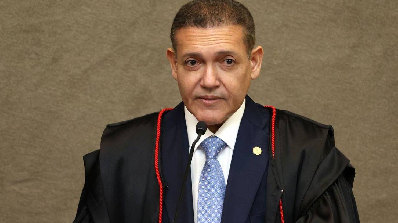 Nunes pede parecer da PGR sobre revisão da condenação de Bolsonaro