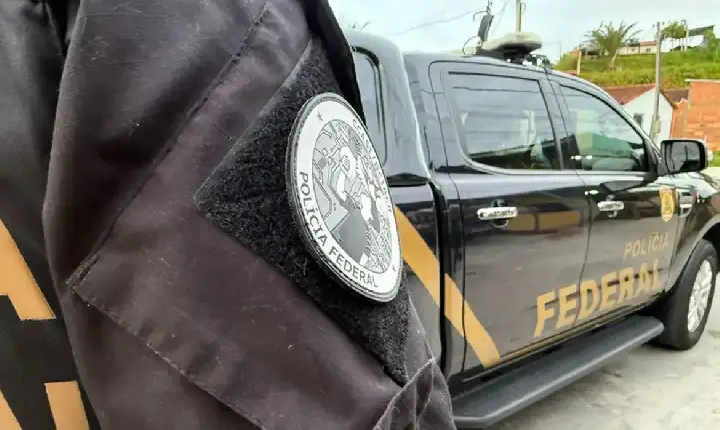 Operação da Polícia Federal combate núcleo financeiro do Comando Vermelho