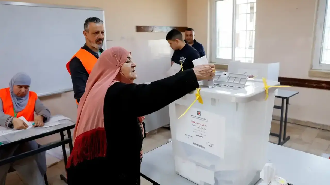 Palestinos vão às urnas em eleições municipais