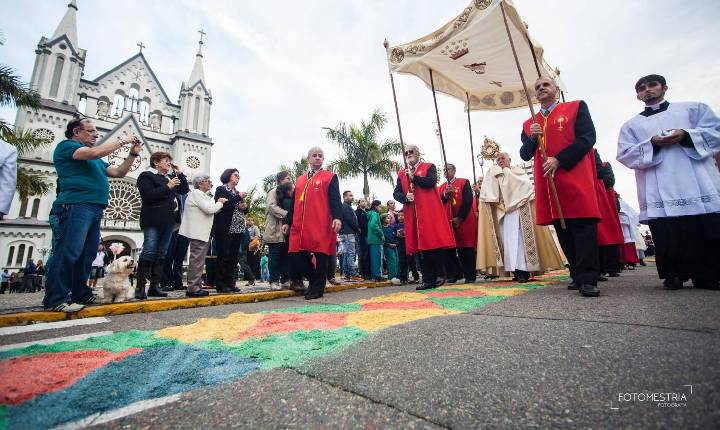 Paróquia Santíssimo Sacramento celebra Semana Eucarística e Corpus Christi com extensa programação