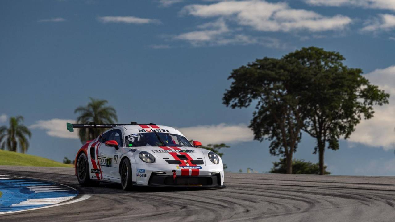 Piloto Jeff Giassi, morador de Balneário Camboriú, disputa etapa de Le Mans, da Porsche Cup Brasil
