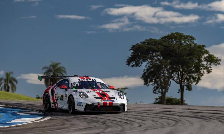 Piloto Jeff Giassi, morador de Balneário Camboriú, disputa etapa de Le Mans, da Porsche Cup Brasil