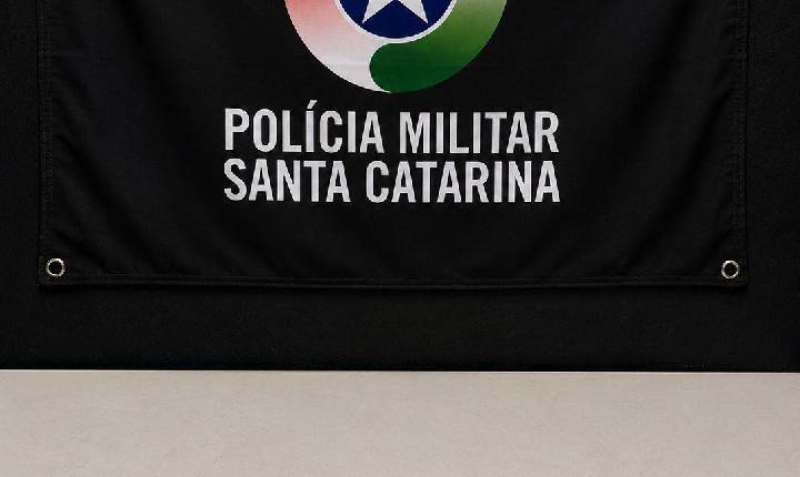 PM prende homem por tráfico de drogas e desobediência em Itajaí