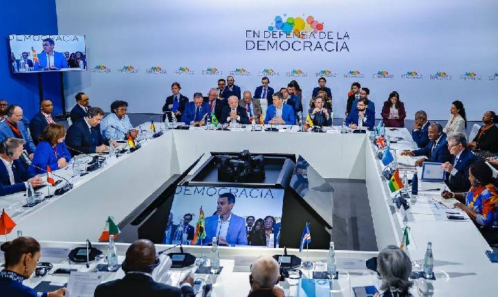 Pobres não podem pagar por irresponsabilidade das guerras, diz Lula