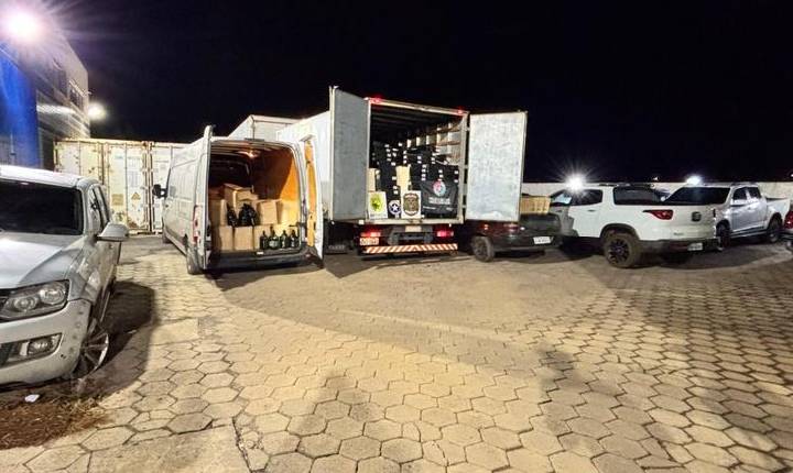 Polícia Federal apreende carga de mercadorias estrangeiras e prende quatro pessoas na fronteira com a Argentina