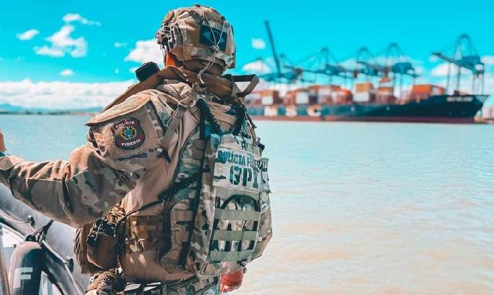 Polícia Federal combate tráfico internacional de drogas por rotas marítimas