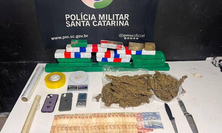 Polícia Militar apreende mais de 13 quilos e drogas e prende casal por tráfico em Itajaí