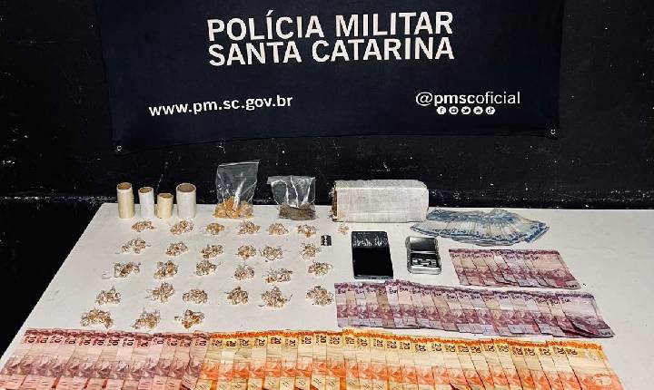 Polícia Militar prende dois suspeitos de praticar tráfico de drogas em Itajaí