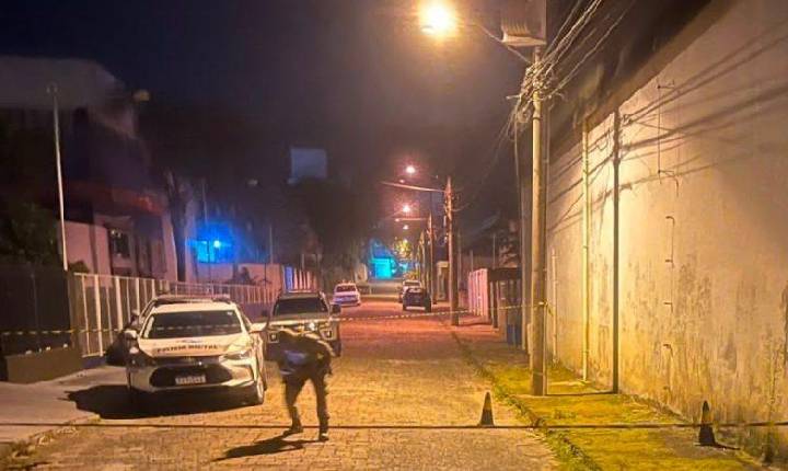 Polícia Militar prende em Itajaí três suspeitos de homicídio em Blumenau - Vítima morava em Balneário Camboriú