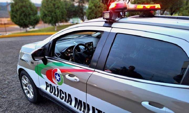 Polícia Militar prende foragido da Justiça por homicídios após tentativa de uso de identidade falsa em Itapema
