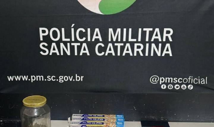 Polícia Militar prende homens por tráfico de drogas, associação para o tráfico, corrupção de menores e resistência