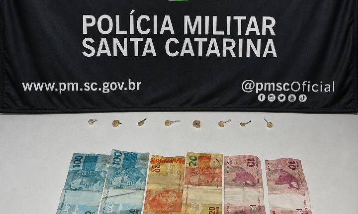 Polícia Militar prende homens por tráfico de drogas nos bairros Cidade Nova, Imaruí e Cordeiros