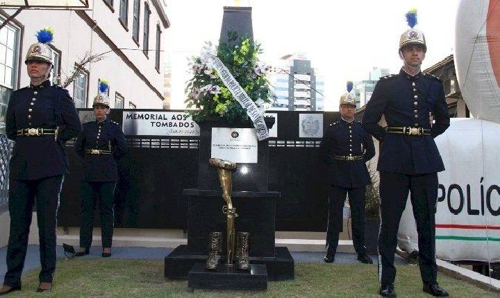 Polícia Militar realiza homenagem aos policiais militares tombados em serviço
