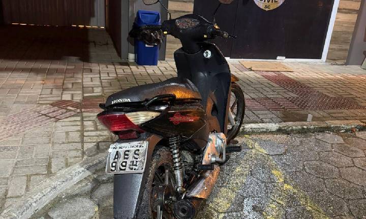 Polícia Militar recupera motoneta furtada e prende envolvidos em Itapema