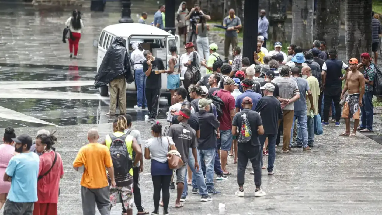 População em situação de rua passa de 388 mil em maio; São Paulo lidera