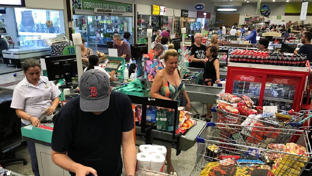 Preços dos alimentos caem pelo 4º mês consecutivo, diz IBGE