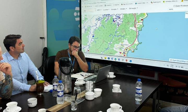 Prefeito e vereadores cobram agilidade da Celesc para melhorar rede elétrica em Itapema