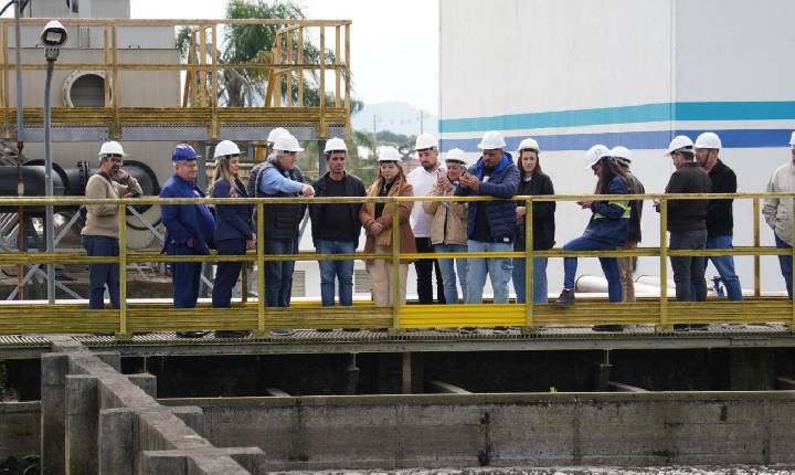 Prefeito Leonel Pavan conhece modelo de ETE referência e projeta salto histórico para o futuro no saneamento de Camboriú