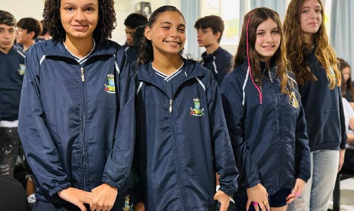 Prefeitura de Itapema inicia entrega de uniformes de inverno nas escolas municipais