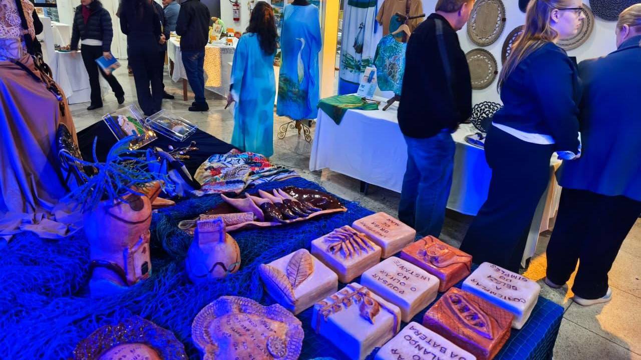 Produtos artesanais e criativos inspirados em BC são lançados no Teatro Bruno Nitz