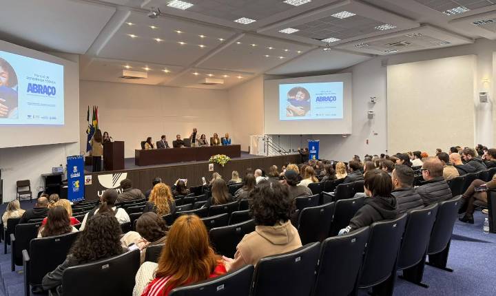 Programa Abraço lança Manual de Referência Técnica e amplia atendimento em saúde mental em Balneário Camboriú