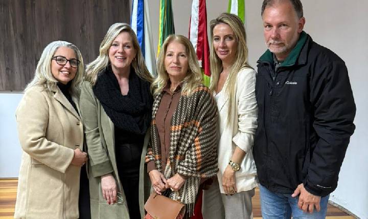 Projeto de vereadora Ciça Müller eterniza legado de Dona Adelaide em praça de Taquaras