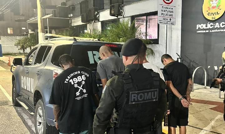 Quatro pessoas são conduzidas por tráfico de drogas durante operação Bairro + Seguro