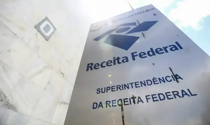 Receita paga lote especial de restituição automática em julho