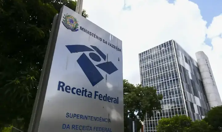 Receita paga nesta terça maior lote de restituição do Imposto de Renda da história