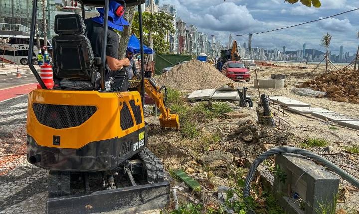 Reurbanização da Praia Central de Balneário Camboriú avança com quatro frentes simultâneas de trabalho