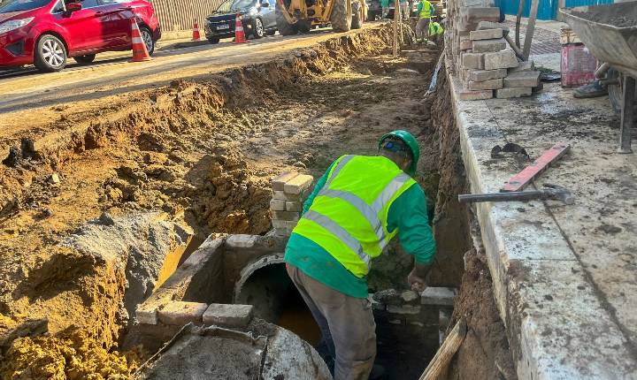 Rua Miguel Matte, no Pioneiros, recebe obra de drenagem