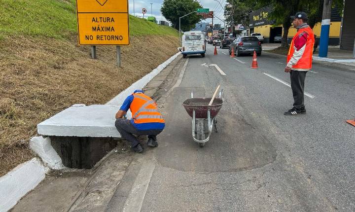 Secretaria de obras avança com serviços de manutenção nas marginais de Balneário Camboriú