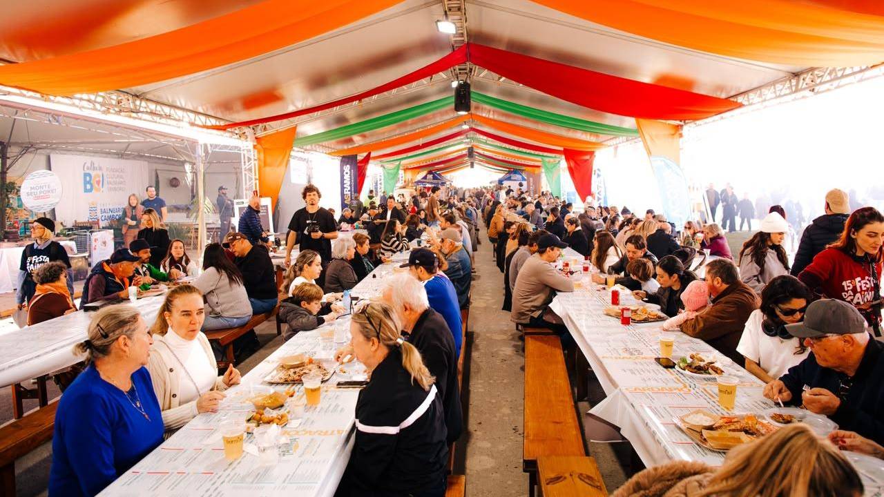 Segundo dia da 15ª Festa da Tainha movimenta o Bairro Estaleiro