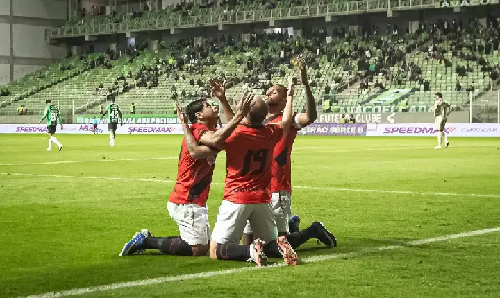 Série B: Vila Nova assume a ponta e Atlético-GO bate o América-MG - Confira os resultados da segunda-feira