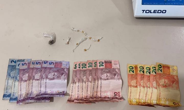 Tráfico de drogas: dois menores apreendidos e um suspeito é preso pela Polícia Militar