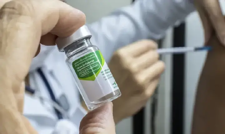 Vacinação contra a gripe está liberada para toda a população e UBSs terão horário estendido em Itapema