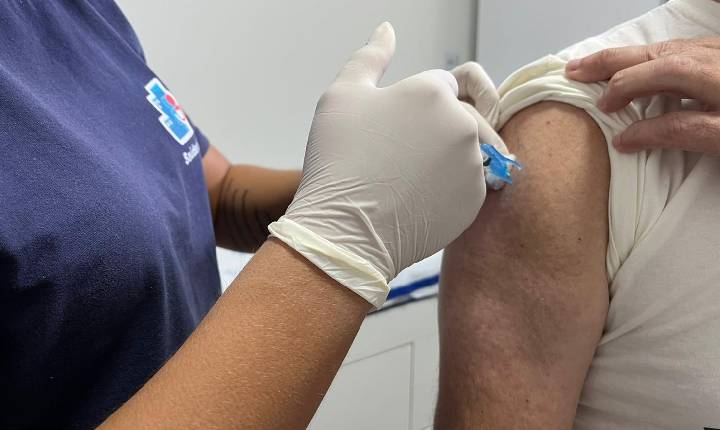 Vacinação contra a gripe segue em todas as unidades básicas de saúde de Balneário Camboriú