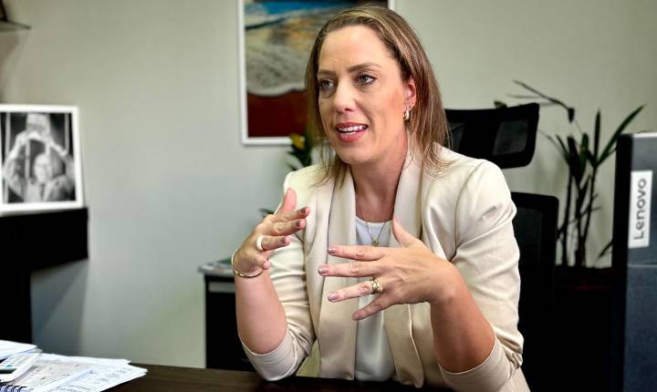 Vereadora Jade protocola projeto de lei para combater abandono de carrinhos de supermercado