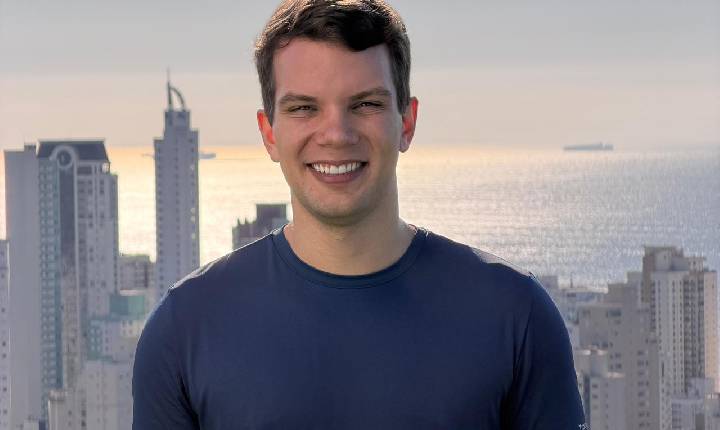 Victor Forte anuncia pré-candidatura a deputado estadual e destaca compromisso com a região da Amfri