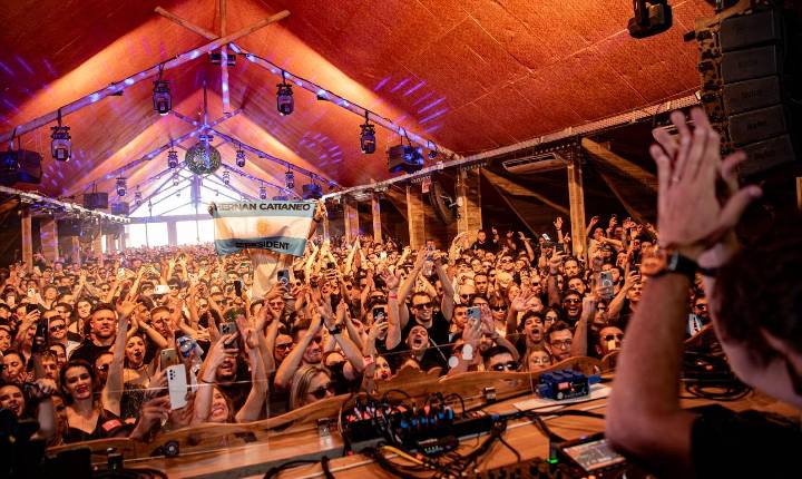 Warung Beach Club se despede da Praia Brava de Itajaí neste final de semana, com seu Closing Weekend