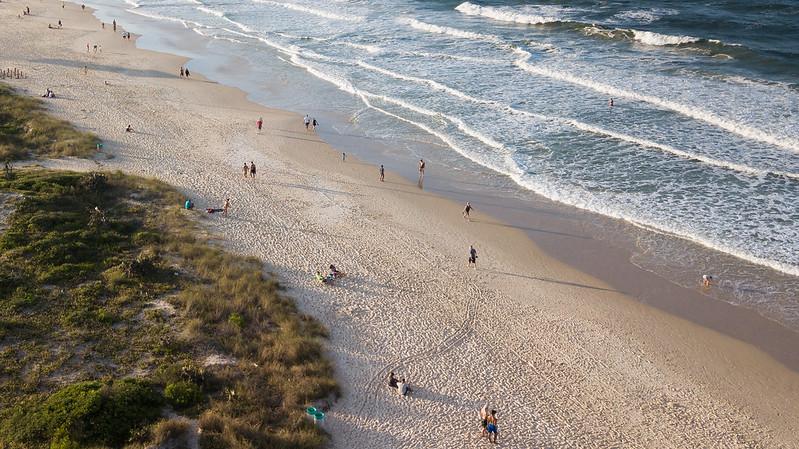 Praia Central de Balneário Camboriú continua  com oito pontos impróprios para banho