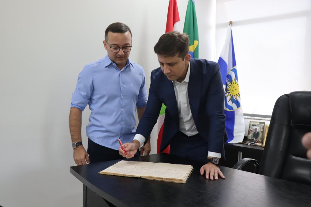 David La Barriga assume a prefeitura de Balneário Camboriú