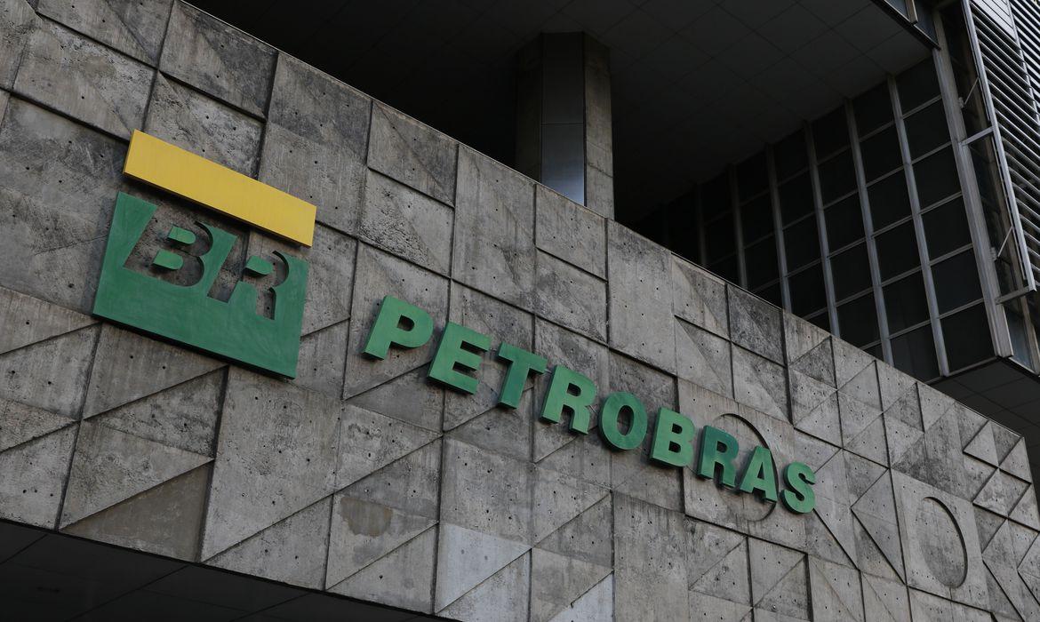 Petrobras chamará 2.710 aprovados em concursos e tem novo concurso com 458 vagas