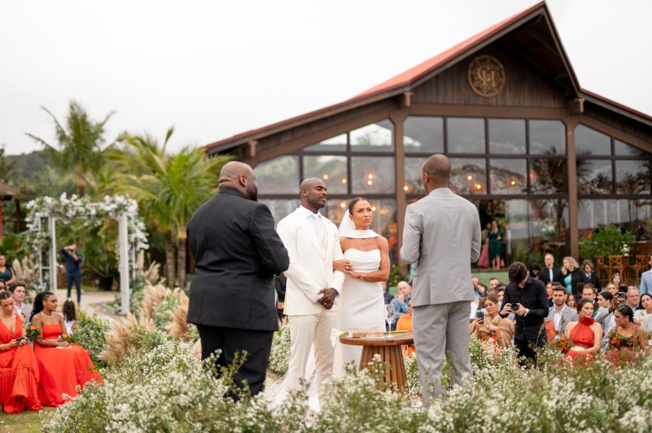 Casamento de Rafael Zulu e Aline Becker na Pousada Estaleiro Guest House, em Balneário Camboriú 