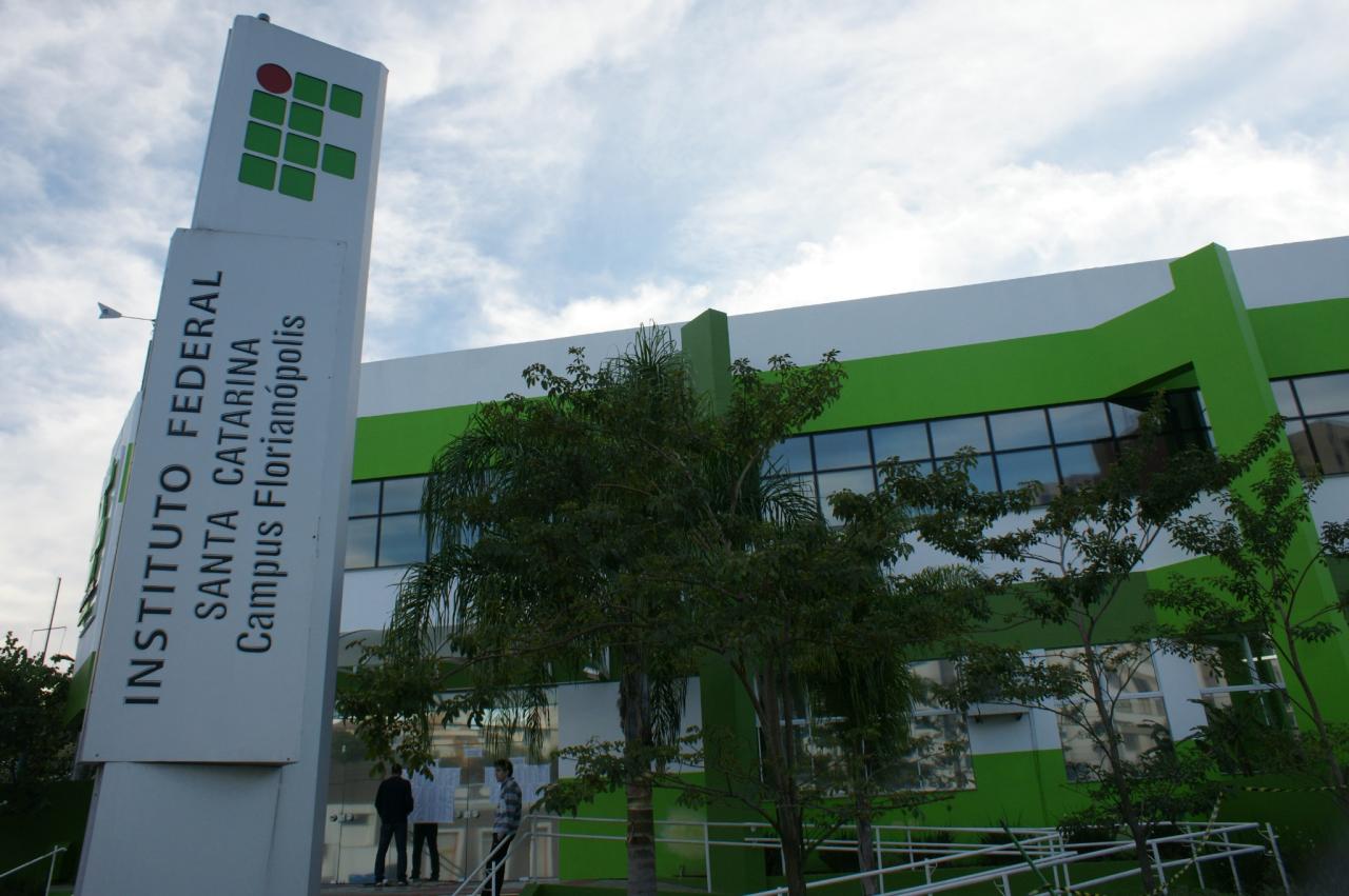 Abertas inscrições para 43 vagas de professores substitutos em 15 cidades de Santa catarina