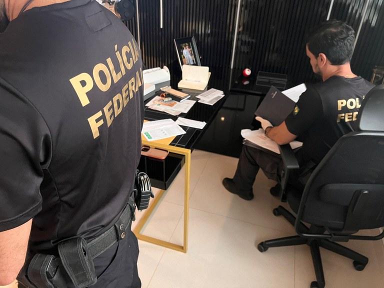 PF combate crimes contra a ordem financeira e cumpre mandados em Balneário Camboriú