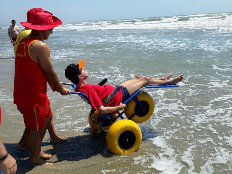 Conheça o projeto Praia Acessível do Corpo de Bombeiros Militar